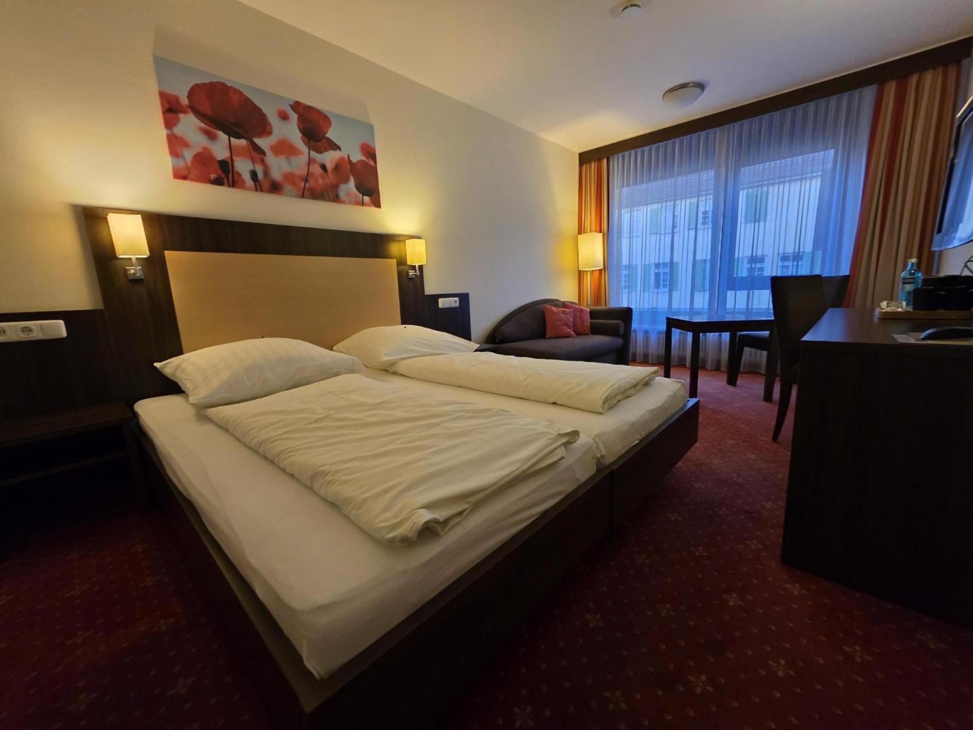 Hotel Restaurant Sonne-Post Murrhardt ภายนอก รูปภาพ